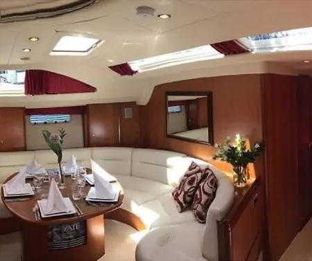 Barco De Lujo En 船上ホテル パルマ・デ・マリョルカ