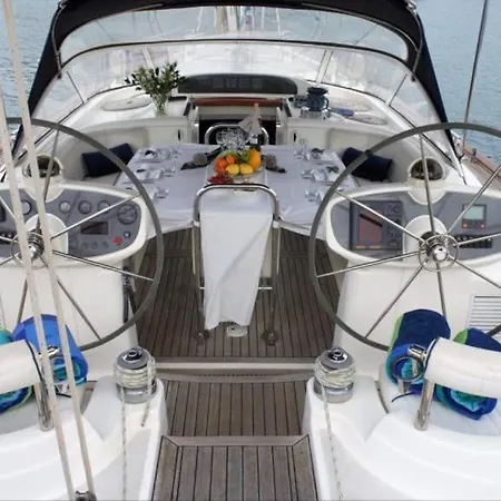 船上ホテル Barco De Lujo En *