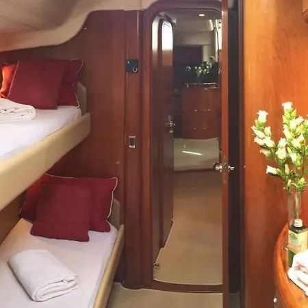 船上ホテル Barco De Lujo En