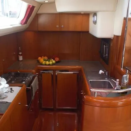 船上ホテル Barco De Lujo En